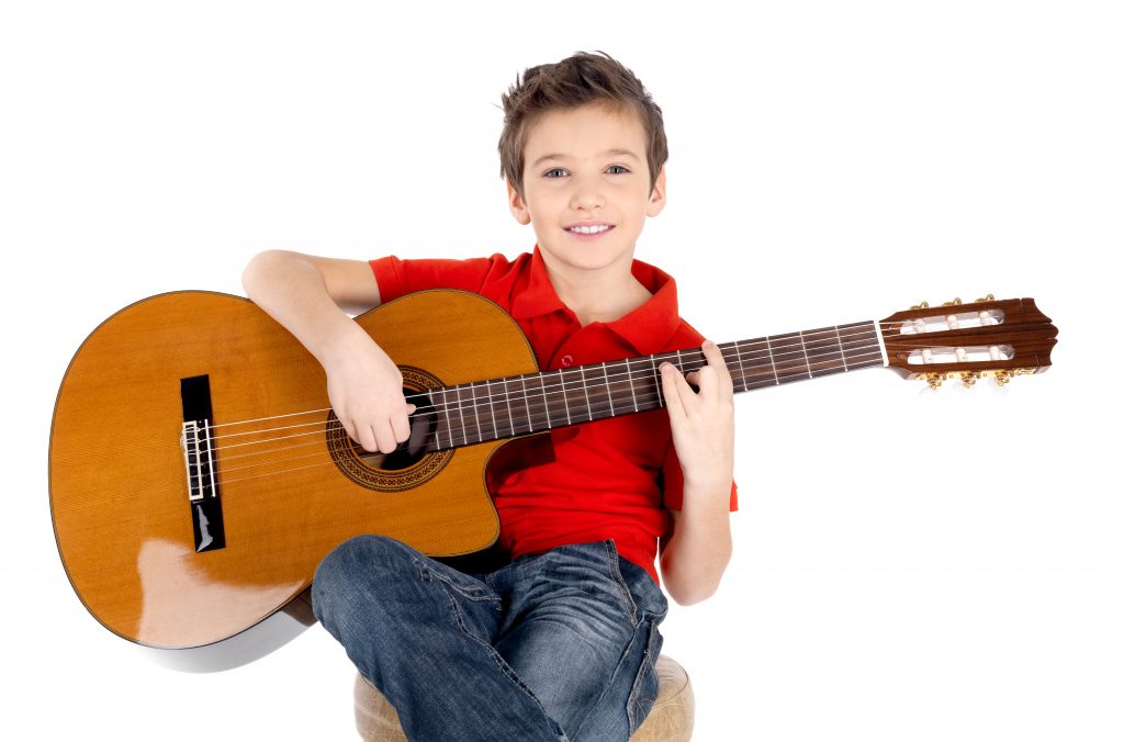 سن مناسب یادگیری گیتار