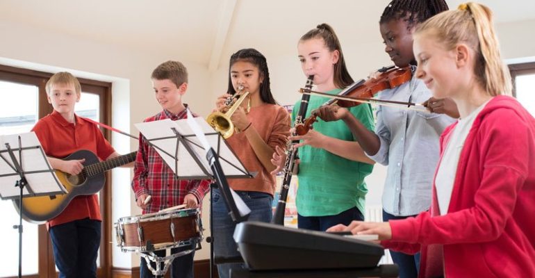 آموزش موسیقی به کودکان در آکادمی موسیقی طبلک